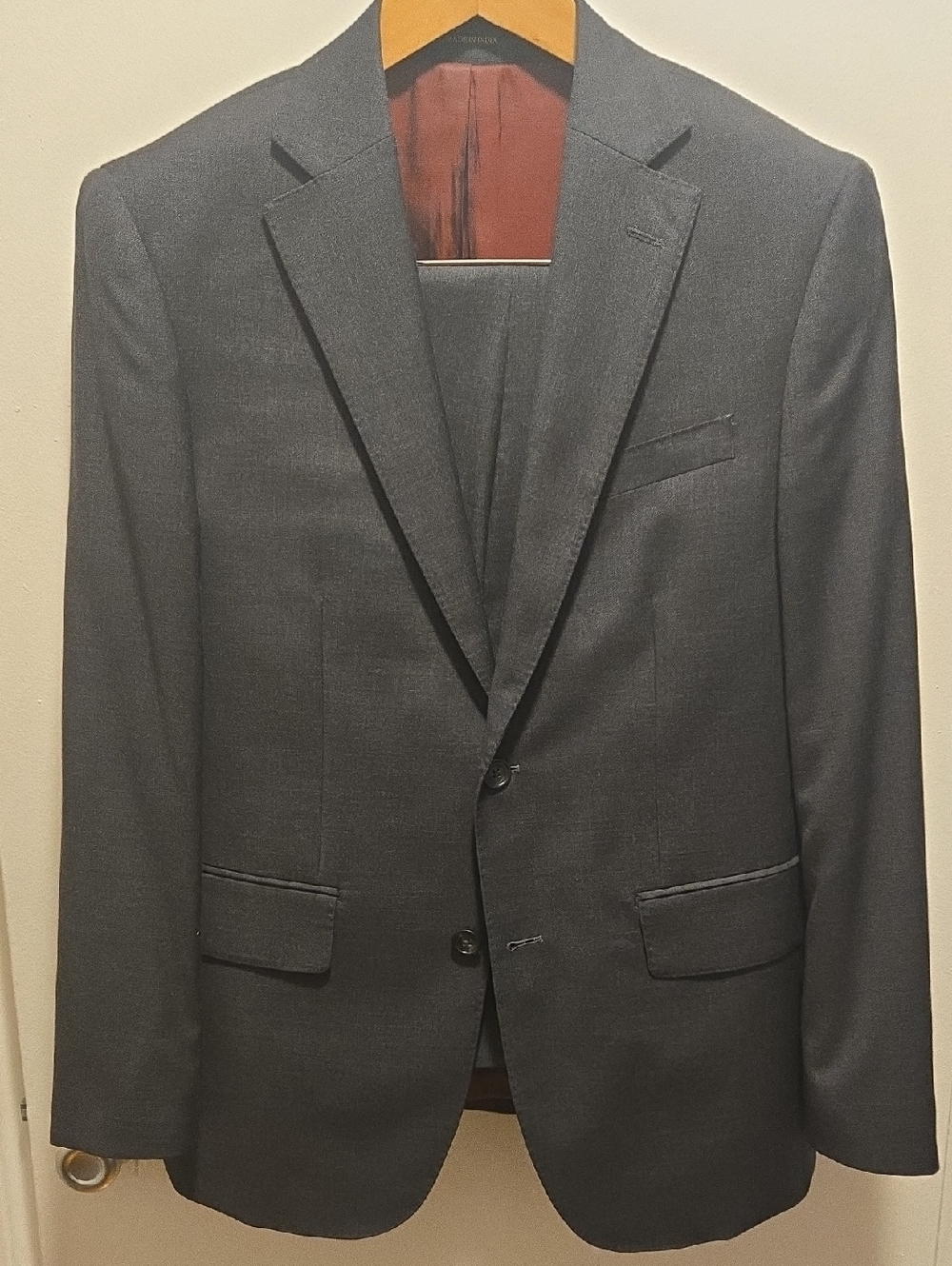 CrCharles Tyrwhitt Charcoal Two-Button Suit 38S